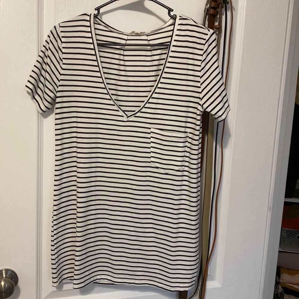 Like New Striped V Neck Tee